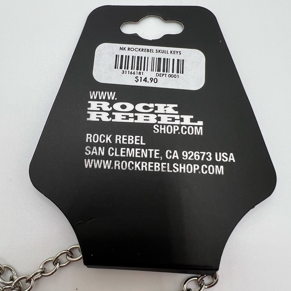 Rock Rebel Skull Key Necklace - Picture 11 of 11